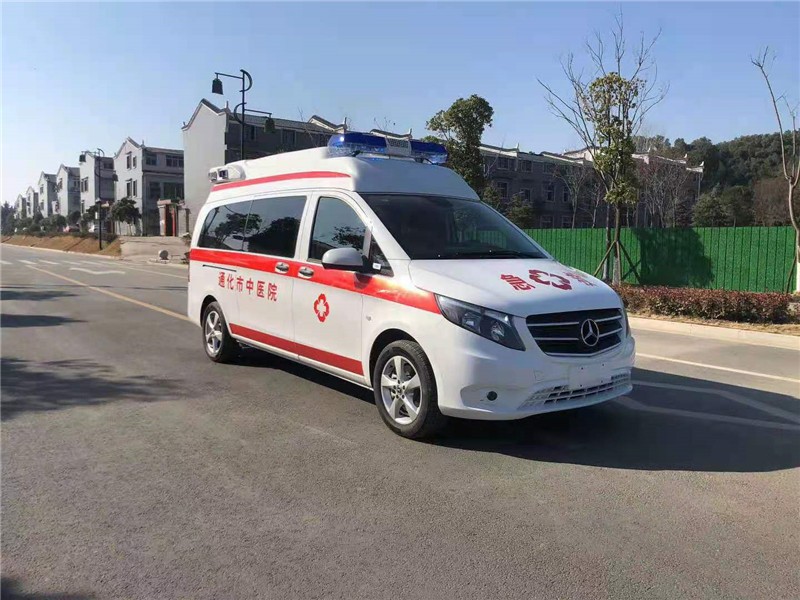 奔馳威霆監(jiān)護(hù)型救護(hù)車(chē) (2).jpg