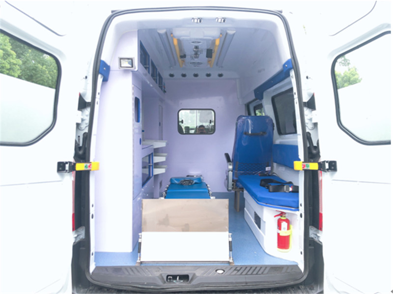 福特V362汽油中軸中頂監護型救護車內飾圖片.jpg